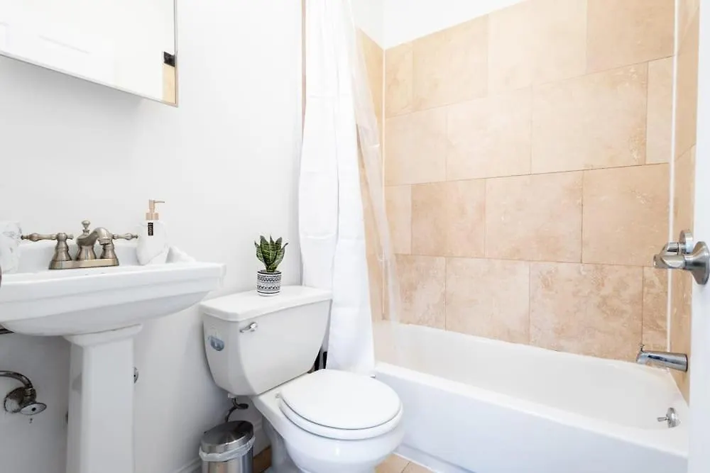 1435-2 3 Bedrooms 2Bath W D Ues New York 0*,